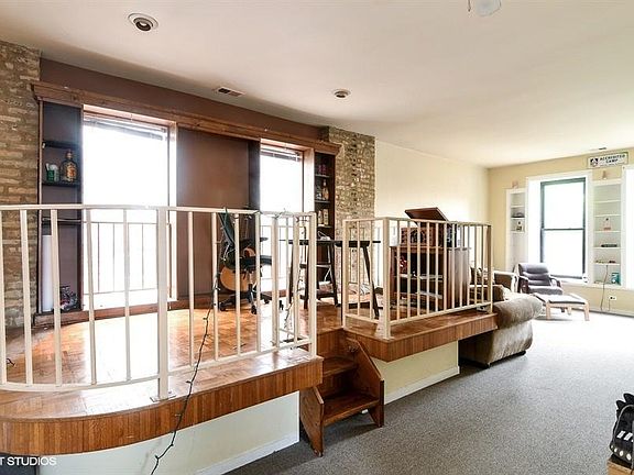 4th image of 1819 W Evergreen Ave #3
