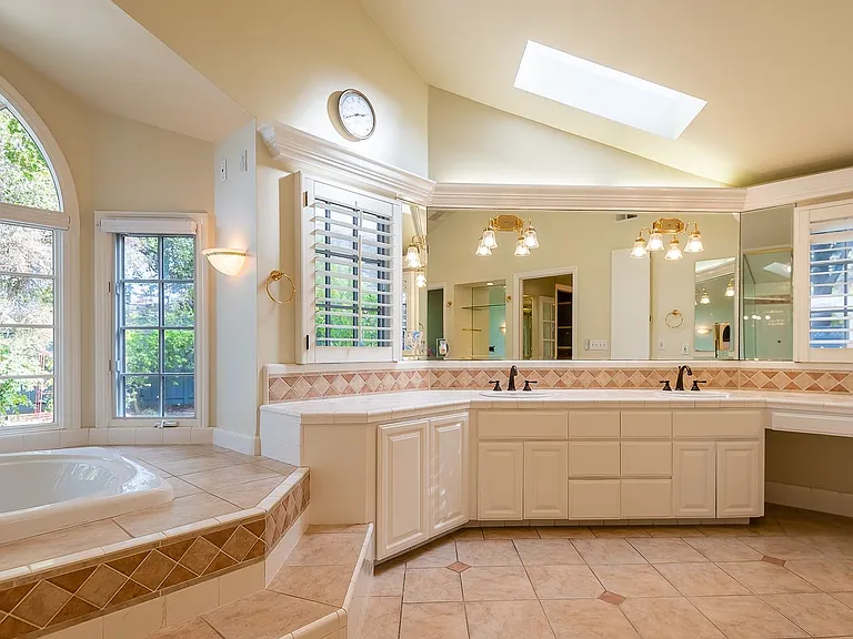 15870 Orange Blossom Ln — Photo 10