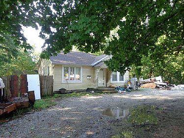 4th image of 227 W Southside Blvd