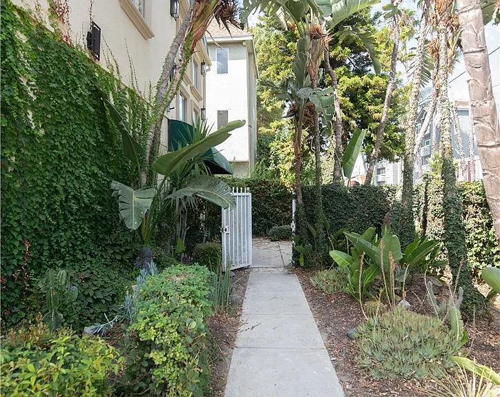10900 Blix St #5 — Photo 9