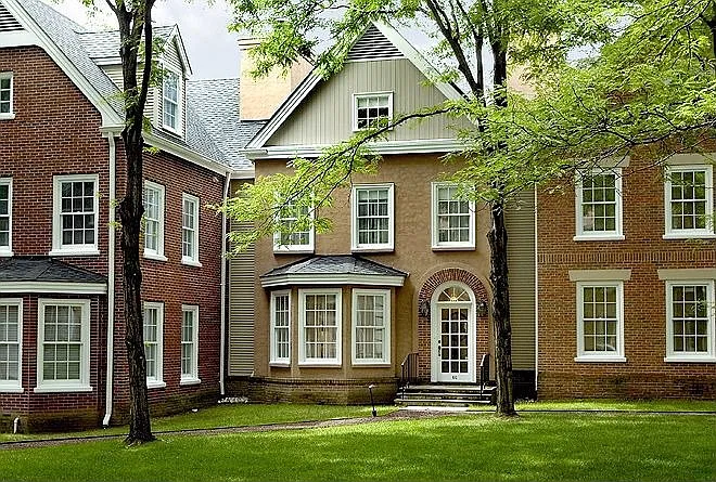 60 Governors Ln photo 1