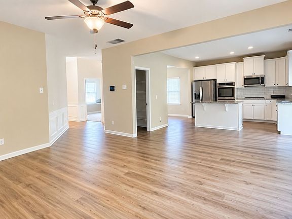 4th image of 4870 Sultana Way SW