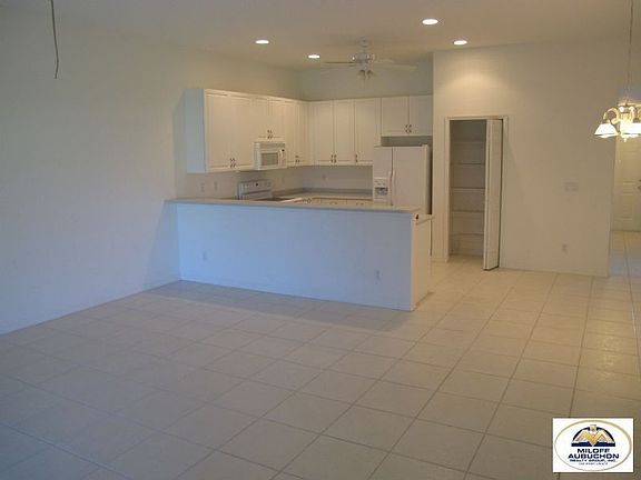 3rd image of 207 SE 13th St