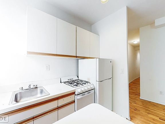 3rd image of 324 E 91st St APT 26
