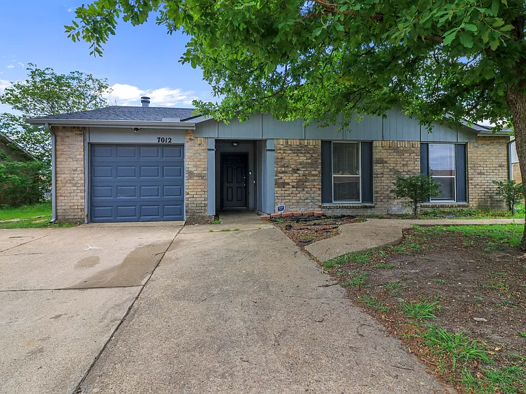 7012 Lincolnshire Ln — Photo 1