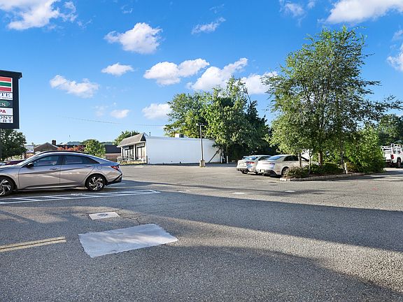 5th image of 287 Bloomfield Ave APT 2