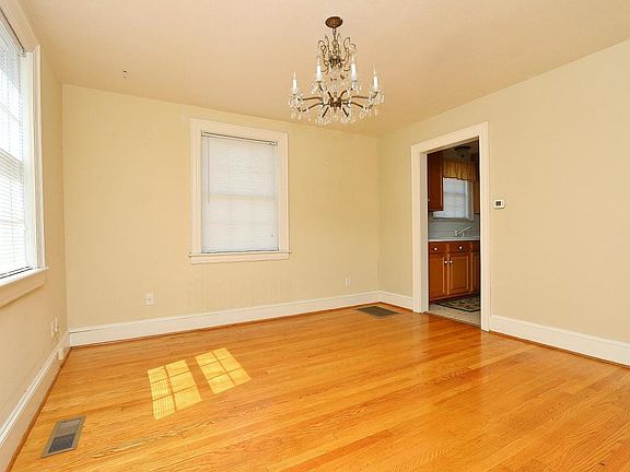 4th image of 3141 Round Hill Ave NW