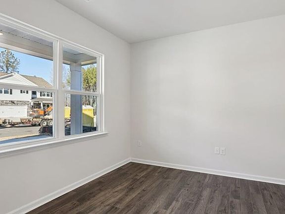 4th image of 42 Hawley Glen Dr