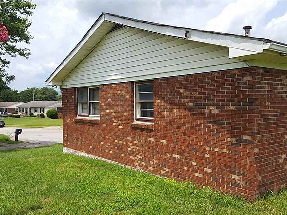 4th image of 302 Coombs Dr