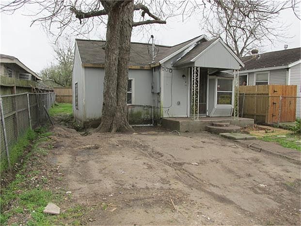 1st image of 701 Lettie St