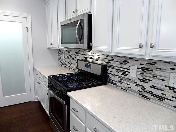 5th image of 208 Concordia Woods Dr