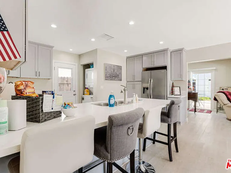 22701 Erwin St — Photo 11