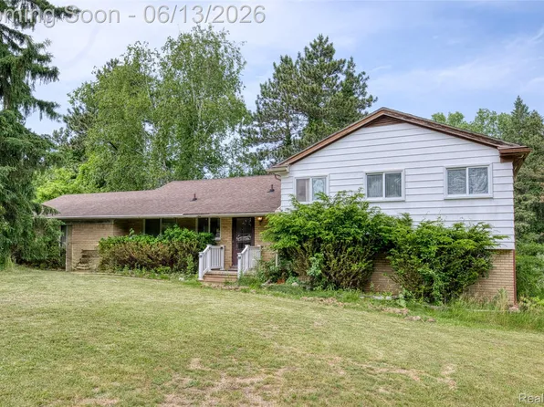 3020 Glengary Rd, Commerce Township, MI 48382