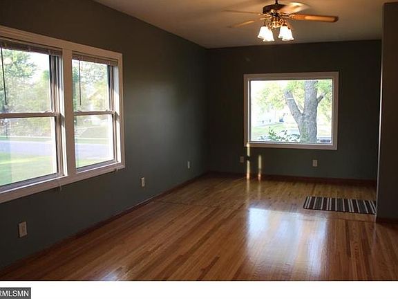 5th image of 729 12th Ave S