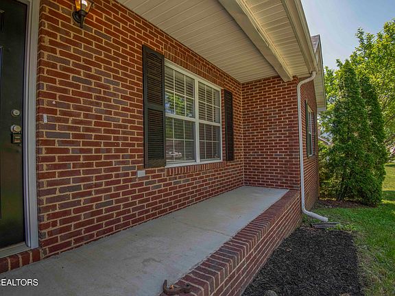 4th image of 145 Hillsborough Ln