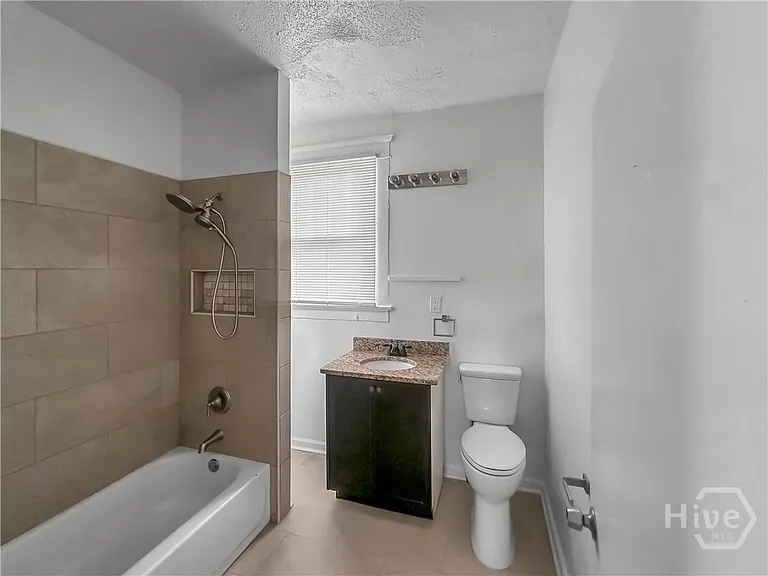 1022 W 46th St — Photo 12