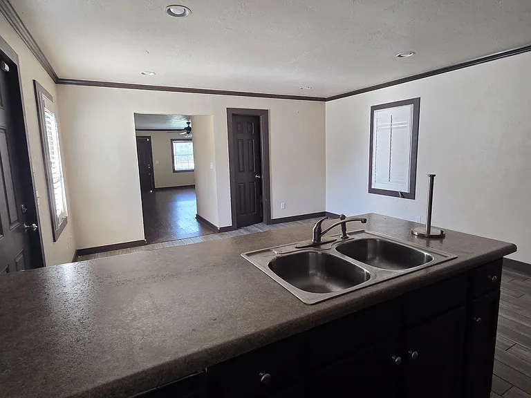 215 E Myrtle Dr — Photo 11