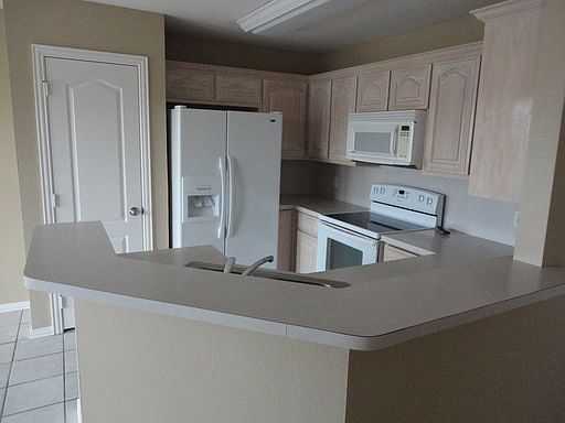 5th image of 2027 Brooke Dr
