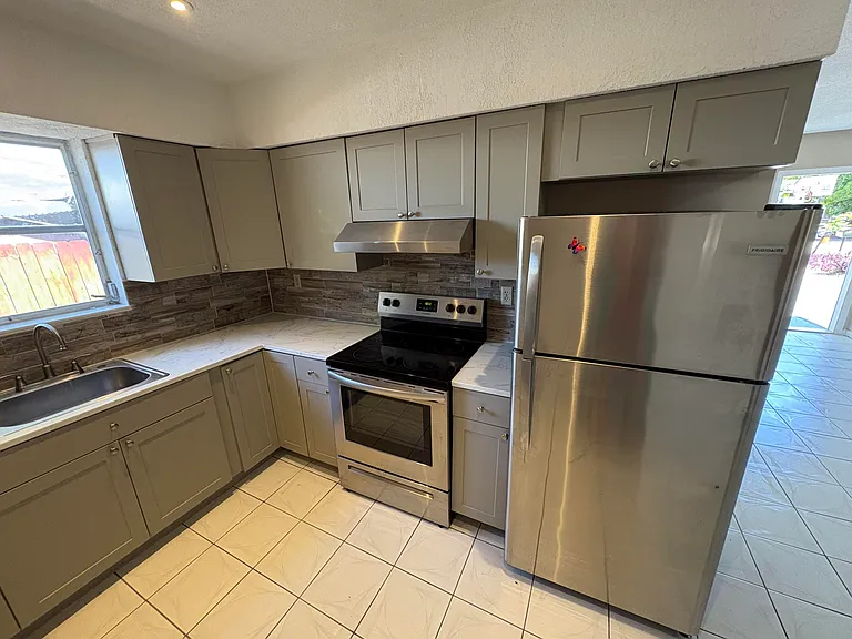 6111 SW 31st St #E — Photo 6