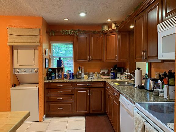 4th image of 5027 Rose Hill Dr