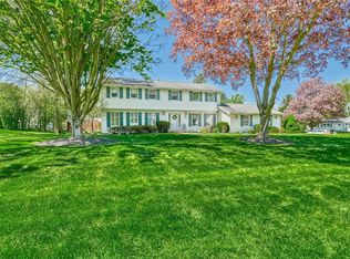 5 Middlebrook Ln, Rochester, NY 14618