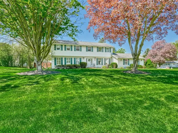 5 Middlebrook Ln, Rochester, NY 14618