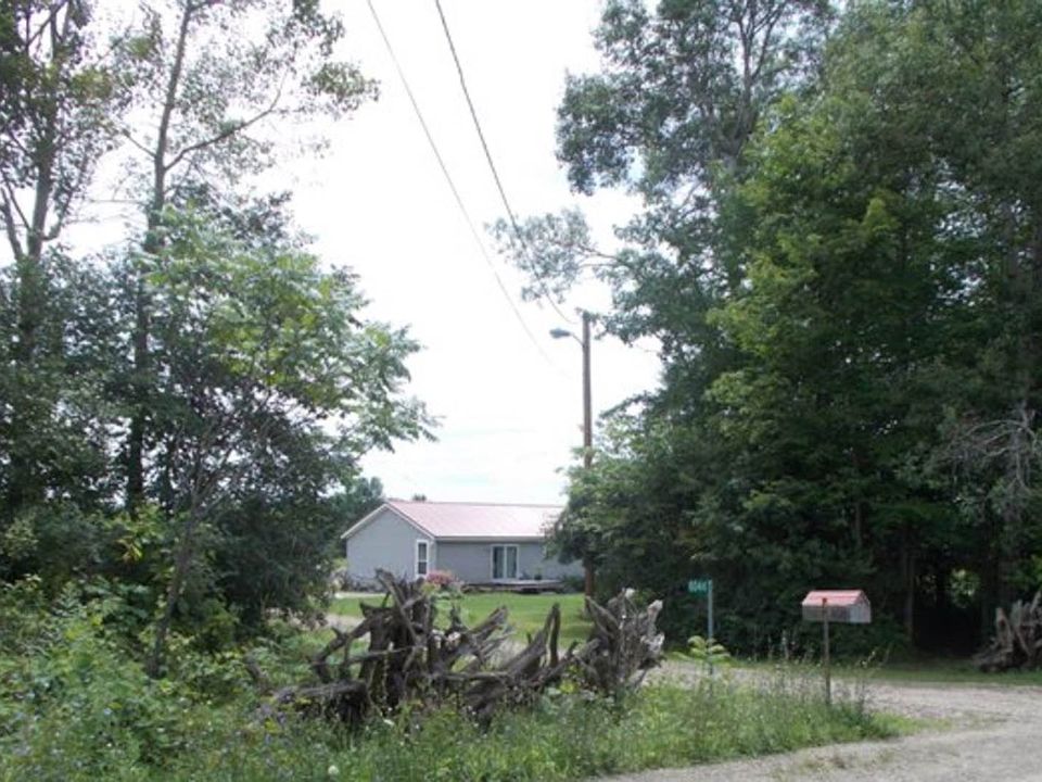 2nd image of 8044 Saunders Rd