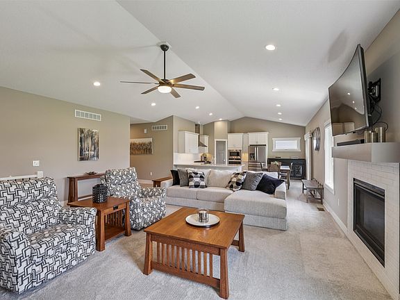 3rd image of 10214 Thorne Dr