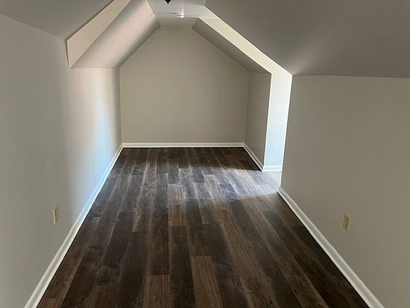 4th image of 136 Walnut St Room 8