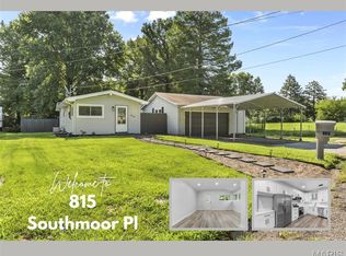 815 Southmoor Pl, Godfrey, IL 62035