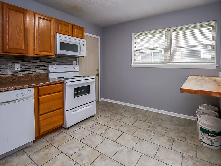 402 Lawrence Pl — Photo 13
