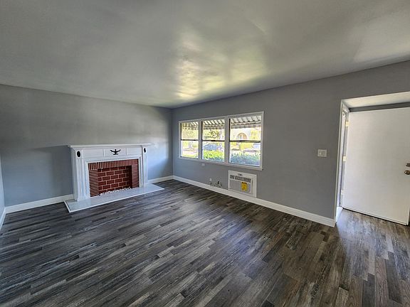 3rd image of 4939 Riverton Ave