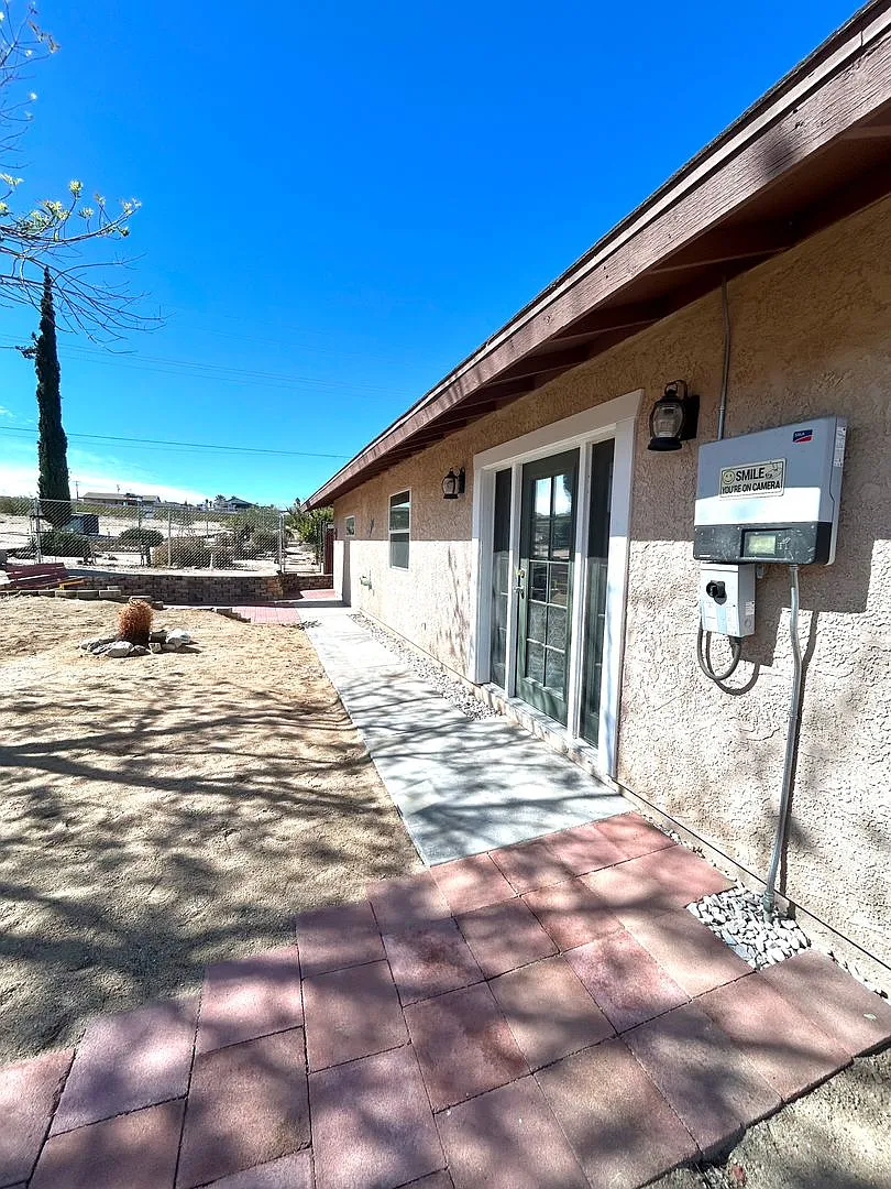 Beautiful 1 Bedroom 1 Bathroom Home — Photo 2