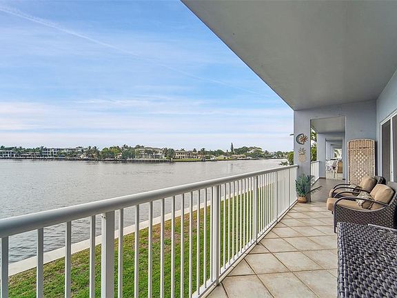 4th image of 1201 S Riverside Dr #204