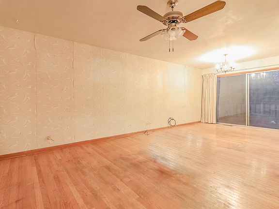 5th image of 9118 W 93rd St