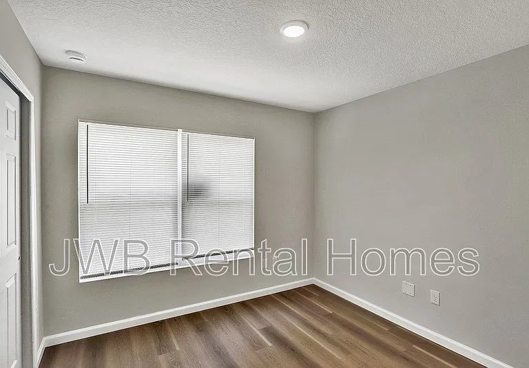 9141 12th Ave — Photo 11