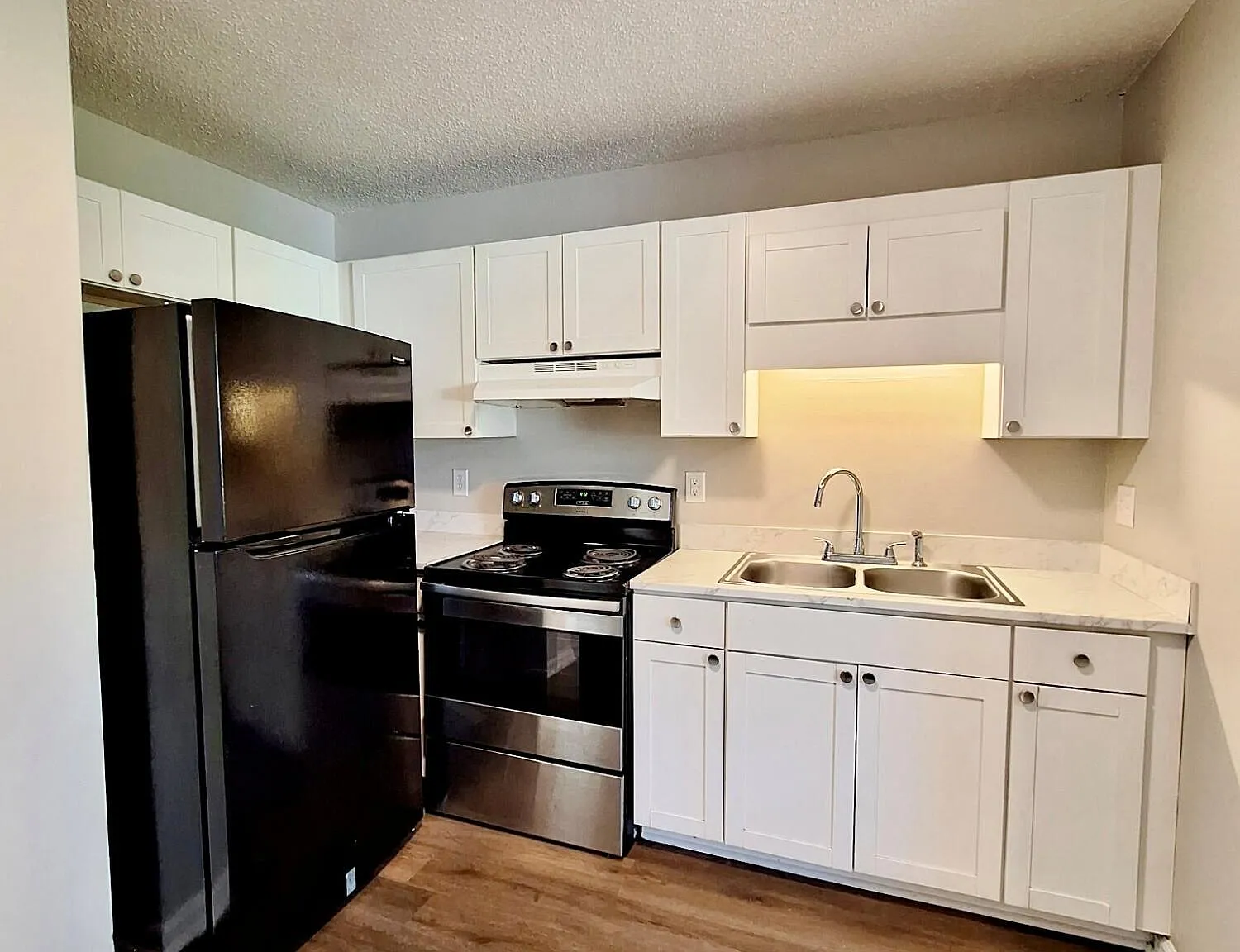 2 bed, 1.0 bath, $900 — Photo 3