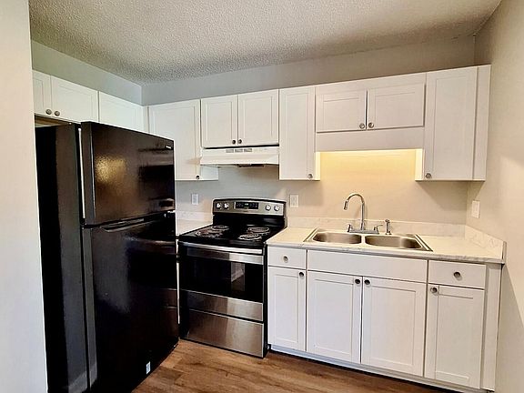 3rd image of 3002 Caldwell Ct #8