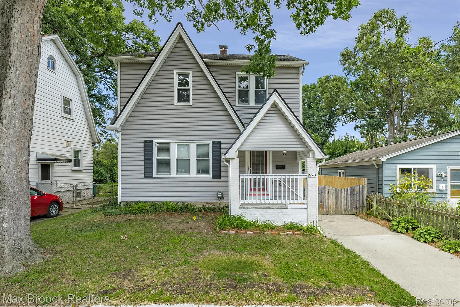 970 Pearson St photo 1