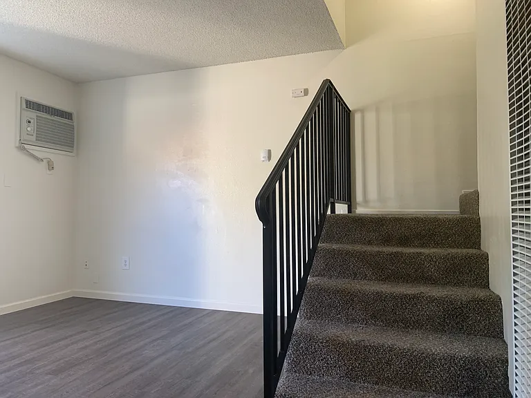 Quiet multi plex walking distance to downtown! For rent — Photo 26