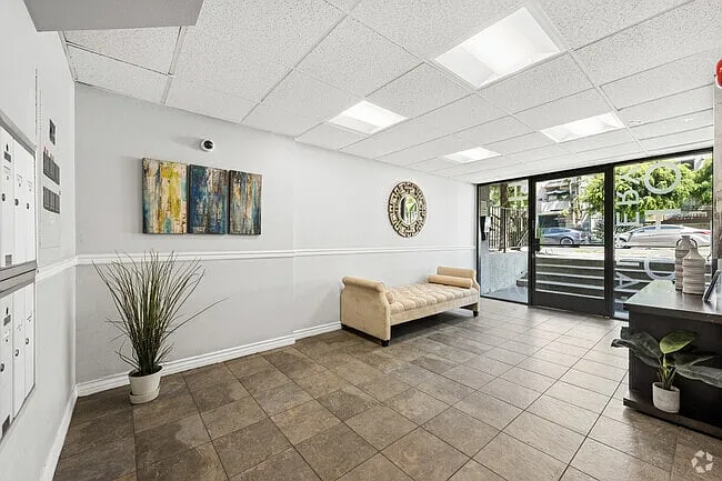 NoHo Gallery South — Photo 17