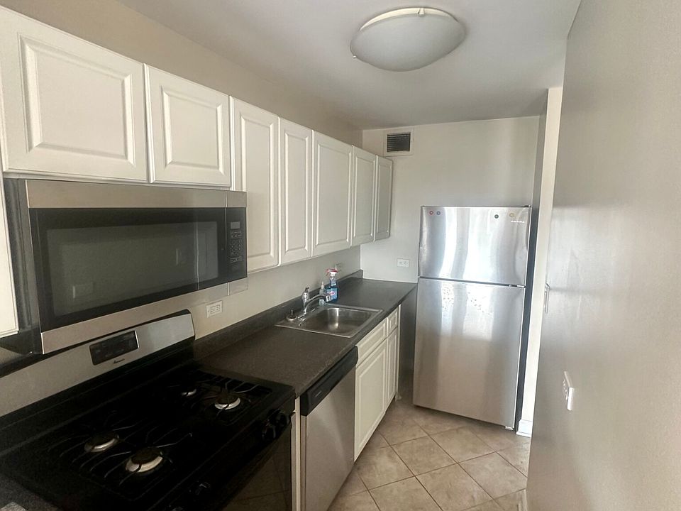 1st image of 444 W Fullerton Pkwy APT 1605