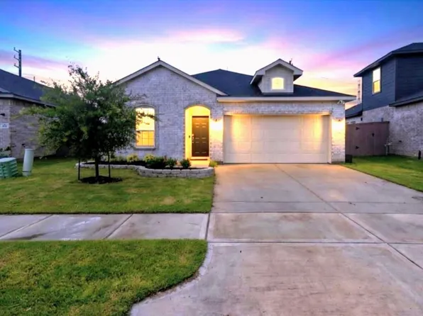 214 Water Grass Trl, Clute, TX 77531