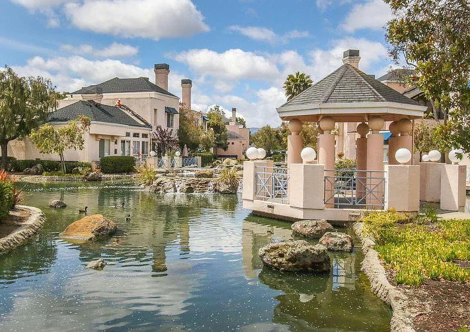 Lagoon - 826 Lakeshore Dr