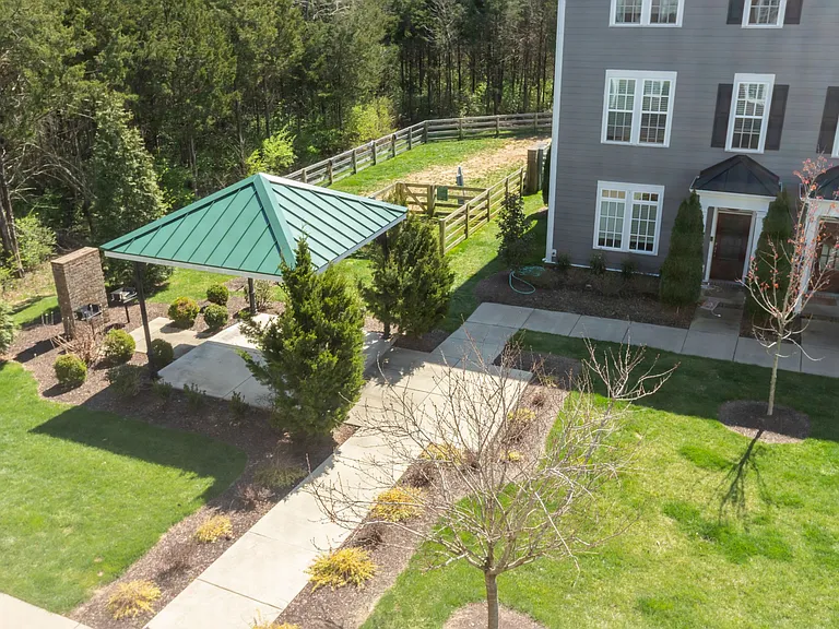 305 Kara Ln — Photo 27