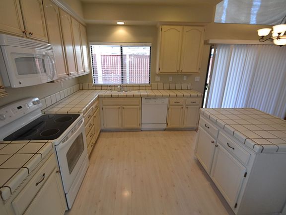 4th image of 365 Pepperwood Ct