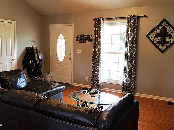 5th image of 210 Owen Ln