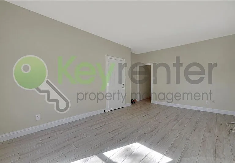 1119 Lochbrae Rd #1 — Photo 4