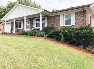 74 Canary Ln, Woodlawn, VA 24381