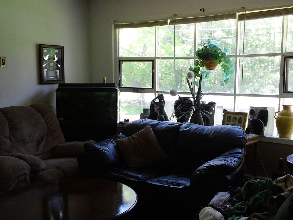 2nd image of 444 Hill St